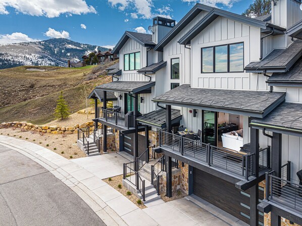 Luxurious townhome