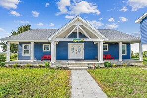 ,Front Elevation,