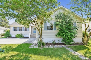 ,Front Elevation,