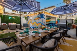 Dine outdoors in style with room for everyone to gather.