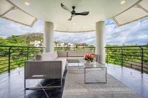 Welcome to La Perla! Unwind on our private terrace with a tropical paradise view.