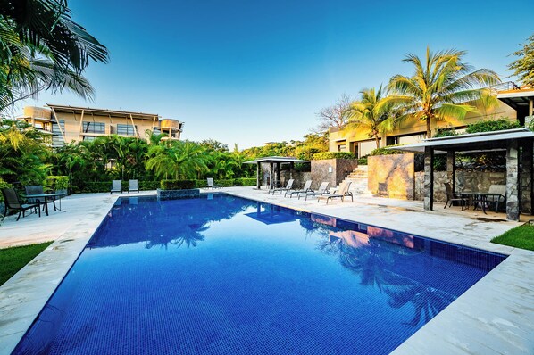 Cool off in the tropical heat by hopping into our sparkling shared pool!