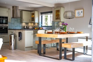 Kitchen/dining space