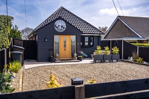 Exterior front of property