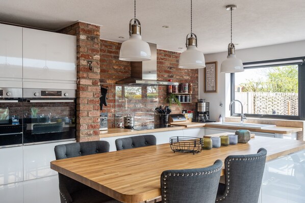 Kitchen island unit