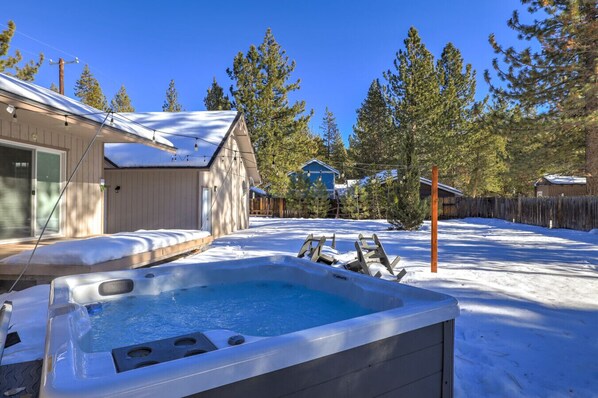 Hot tub in Winter