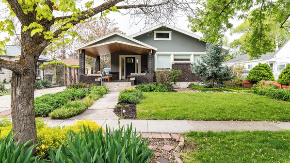 Welcome to Dwell on Roosevelt!