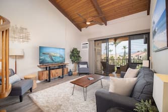 Kihei Beach Retreat: Ocean Views and Sandy Feet!