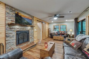 Ski View Bears' cozy living area