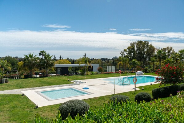 Swimming pool