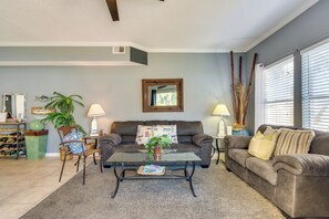 Living Room | Queen Sleeper Sofa | Free WiFi
