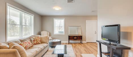 Tamworth Vacation Rental | 3BR | 2.5BA | 2,000 Sq Ft | Stairs Required