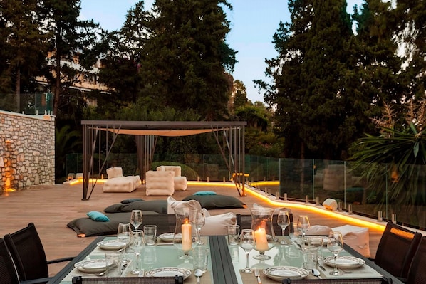 Outdoor dining