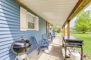 Covered Patio | Outdoor Seating | Gas & Charcoal Grills
