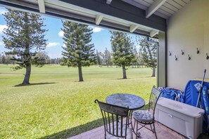 Enjoy the relaxation of this indoor/outdoor space complete with golf course view
