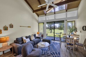 Beautifully decorated and perfectly cozy
