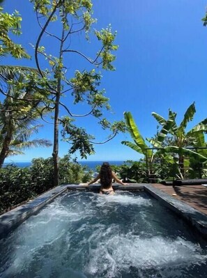 Outdoor spa tub