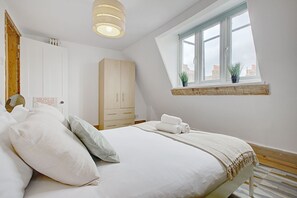 Bedroom with double bed 