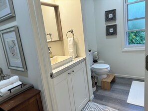 The full bathroom located on the 2nd floor is fully stocked with essentials