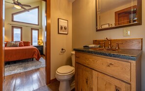 Main bedroom with en suite bathroom