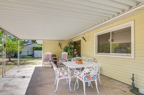 Covered Patio | Gas Grill | Backyard