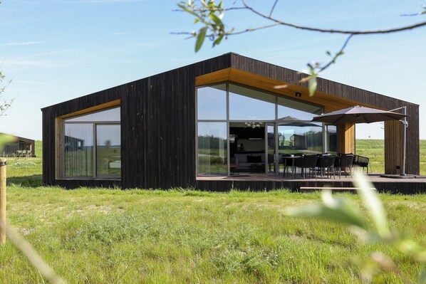 Außenseite Ferienhaus [Sommer]