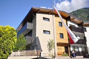 Stugans exteriör [sommar]
