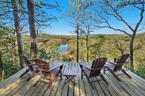 Epic views and direct access to the White River!