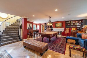 Step into our enchanting vintage home, where every corner bursts with vibrant charm and timeless elegance. A captivating haven awaits, inviting you to unwind amidst an eclectic array of artistry and comfort.