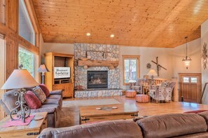 Living Room (upstairs)