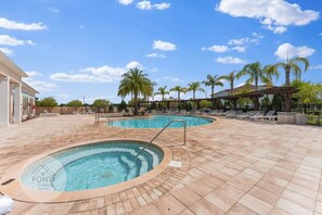 West Lucaya Resort Style Pool#quiet #stylish #disney #parks #kingdom #springs #poolhouse #vacation #rental #waterpark #Kissimmee #Orlando #universal #citywalk #legoland #shortstay #longstay #bbq #grill #privatepool #westlucaya