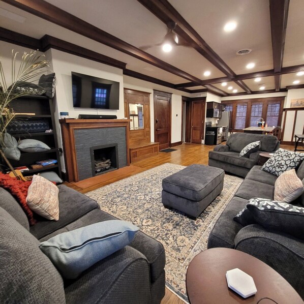 Open concept space. Gas fire place ready to go at a push of a button. Cozy!
