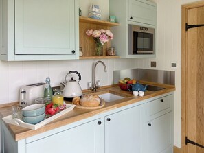 Open plan living space | The Good Shepherd Hut, Froxfield, near Petersfield