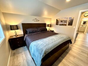1st bedroom features a queen bed.