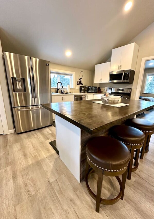 Welcome to our Cozy Alaskan Escape!