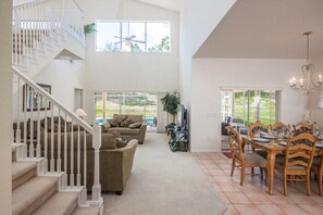 Family Room/Formal Dining