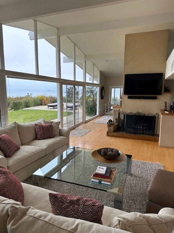 White Water Views from this amazing 3 bedroom 2 3/4 bath cliff top Malibu House