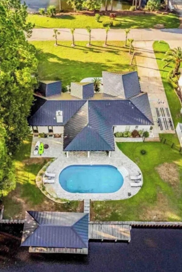 Pool off of the canal.