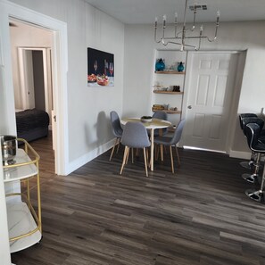 Dinette open concept kitchen