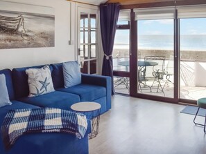 Living area | Angie’s Beachside House, Point Clear, near Clacton-on-Sea
