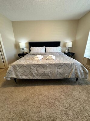 Second Floor Bedroom - King Bed