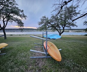 At the lakehouse park, adventure awaits with kayak and paddle board, providing guests with the perfect opportunity to explore the waters and soak in the beauty of the surroundings.