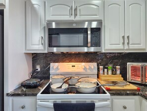 Fully stocked essential cookware