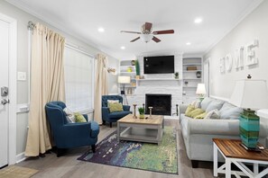 Enjoy the Common area : Kick back on the couch and stream your fav Netflix show