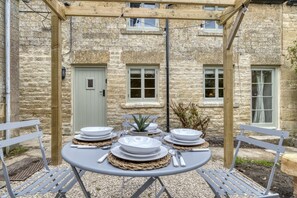 Old Post Office Cottage Garden - StayCotswold