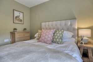 Old Post Office Cottage Bedroom 2 - StayCotswold