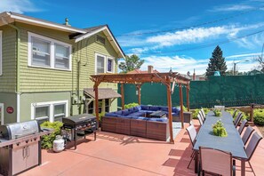 Unwind in the Carriage House’s private courtyard, complete with a cozy seating area, BBQ grill, and ample space for outdoor dining