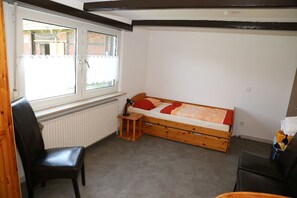 Ferienwohnung Die Diele, 140 qm-Einzelbett im Zweibettzimmer