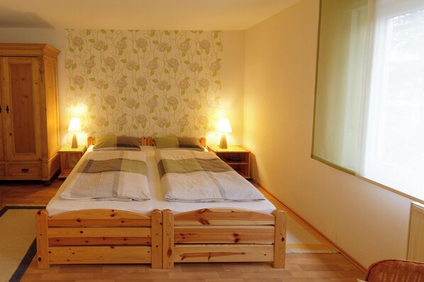 Ferienwohnung, 80 qm, 1-3 Pers.-Doppelbett auch als Einzelbetten stellbar