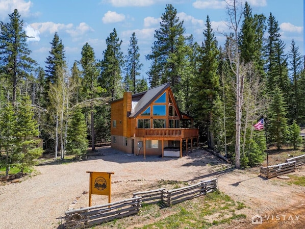 Perfect for large groups or families, it provides ample space and high-end amenities for an unforgettable stay.